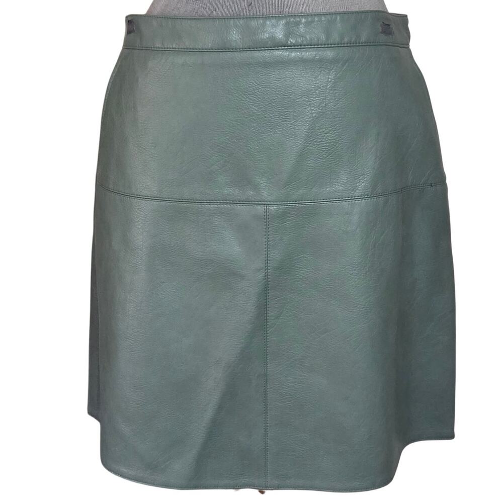Green Mini Faux Vegan Leather Skirt with Pockets Size Medium
